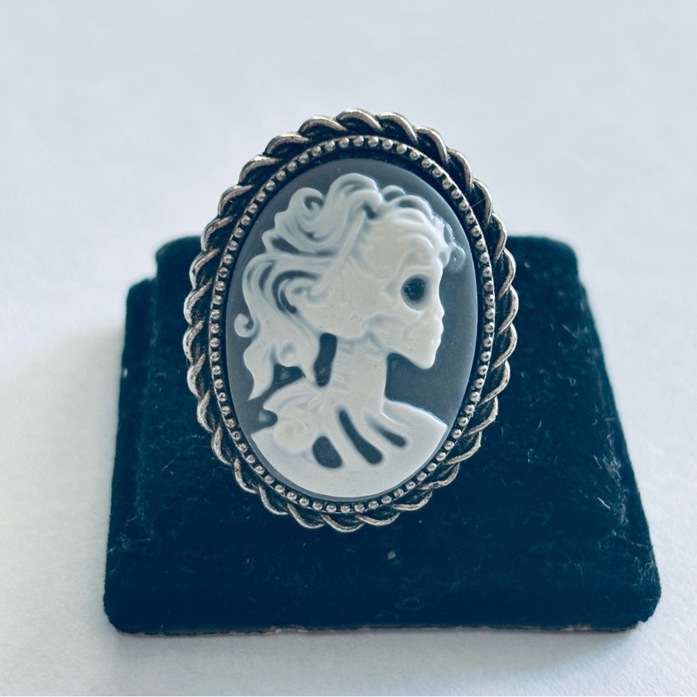 Grey and White Skeleton Lady Cameo Adjustable Ring, NWT